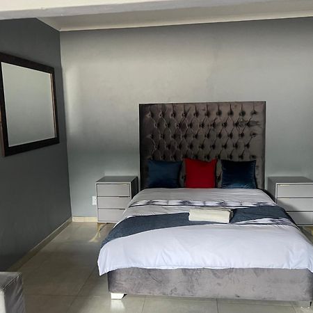Ubuntu Lifestyle Estate Hotel Krugersdorp Exterior foto